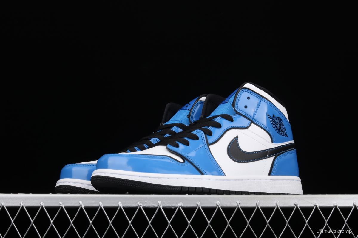 Air Jordan 1 Mid varnished leather white blue two-dimensional small lightning Zhongbang basketball shoes DD6834-402