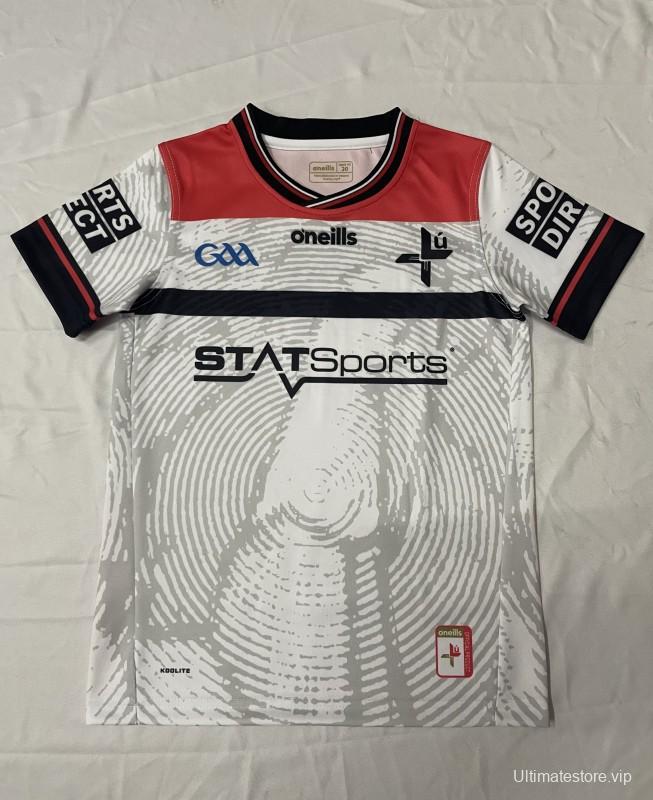 25/26 Kids Kildare GAA White with Red Shoulders and Circular Pattern Jersey
